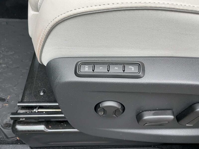 Volkswagen ID. Buzz Pro AHK ACC FLA Kam. AUT el. Heck W