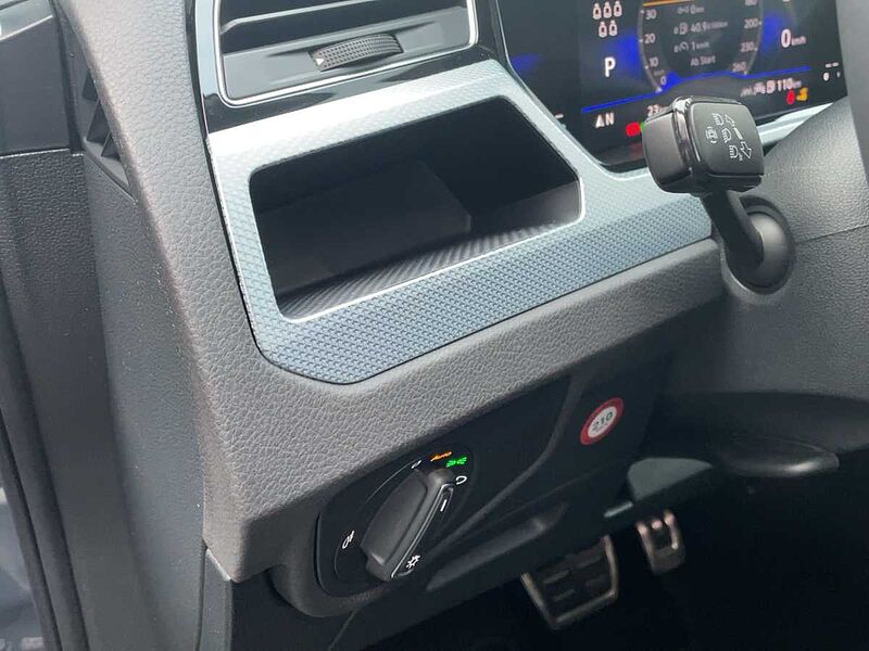 Volkswagen Touran BMT 1.5 TSI Comfortline LED AHK Navi ACC Comfortline