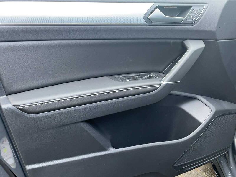Volkswagen Touran BMT 1.5 TSI Comfortline LED AHK Navi ACC Comfortline
