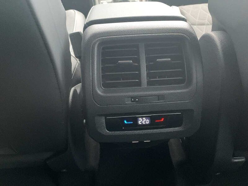 Volkswagen Touran BMT 1.5 TSI Comfortline LED AHK Navi ACC Comfortline