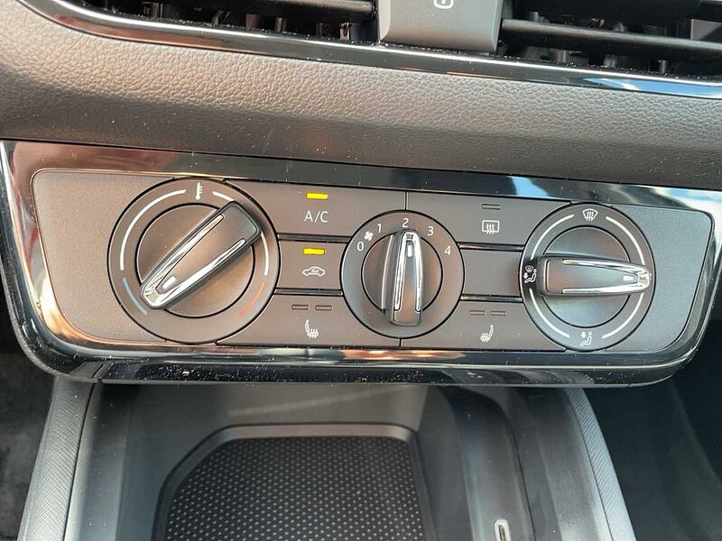 SKODA Kamiq 1.0 TSI Essence LM LED W-Paket PDC Essence