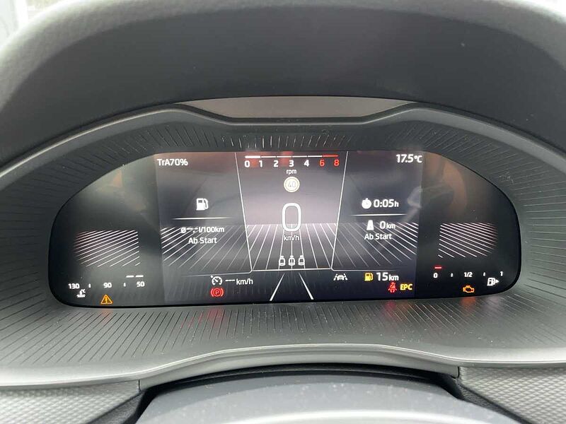SKODA Kamiq 1.0 TSI Essence SpurH LED PDC LM SHZ Essence