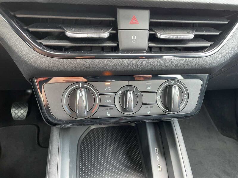 SKODA Kamiq 1.0 TSI Essence SpurH LED PDC LM SHZ Essence