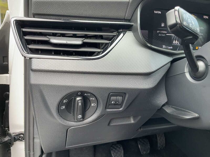 SKODA Kamiq 1.0 TSI Essence SpurH LED PDC LM SHZ Essence