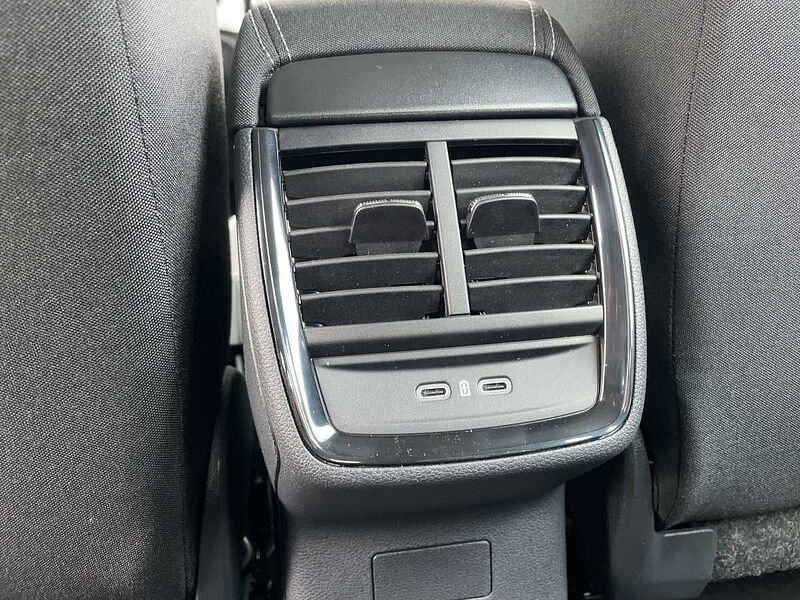 SKODA Kamiq 1.0 TSI Essence SpurH LED PDC LM SHZ Essence