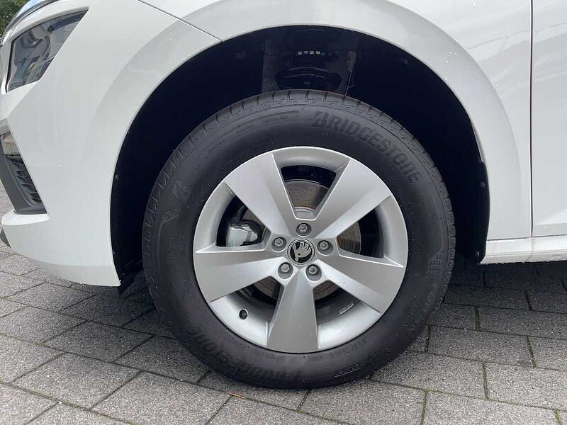 SKODA Kamiq 1.0 TSI Essence SpurH LED PDC LM SHZ Essence