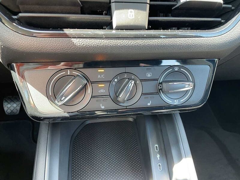 SKODA Kamiq 1.0 TSI Essence SpurH LED PDC LM SHZ Essence