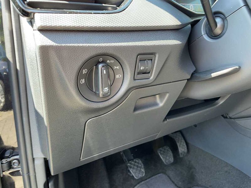 SKODA Kamiq 1.0 TSI Essence SpurH LED PDC LM SHZ Essence