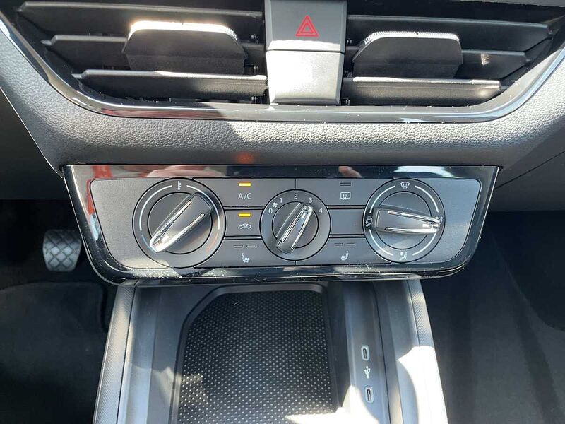 SKODA Kamiq 1.0 TSI Essence SpurH LED PDC LM SHZ Essence