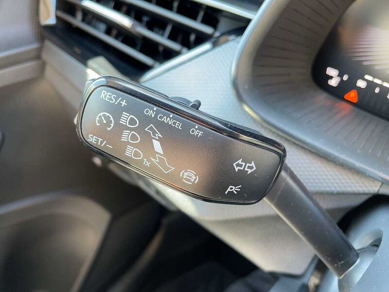 SKODA Kamiq 1.0 TSI Essence SpurH LED PDC LM SHZ Essence
