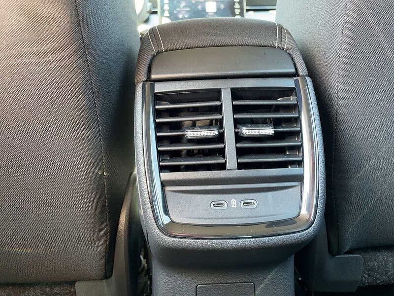 SKODA Kamiq 1.0 TSI Essence SpurH LED PDC LM SHZ Essence