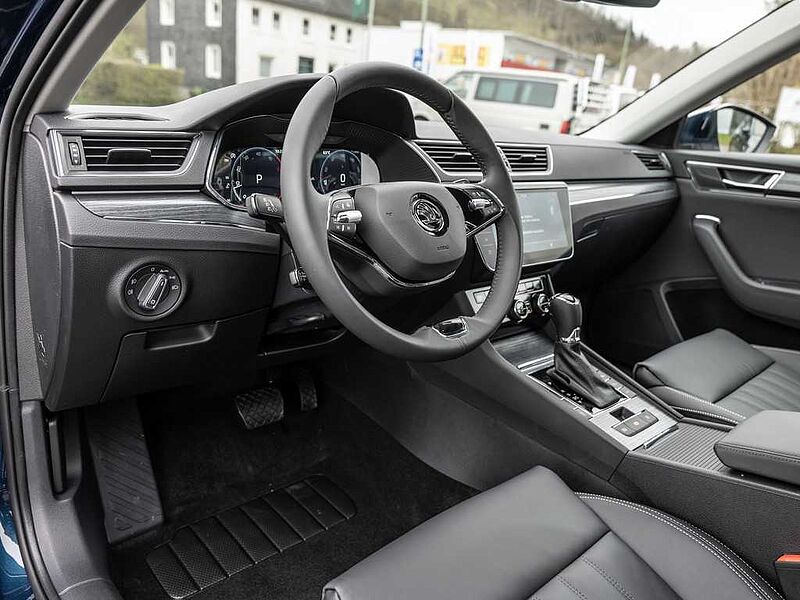 SKODA Superb Combi 2.0 TDI Style ACC Pano > UPE 61.860€ Style