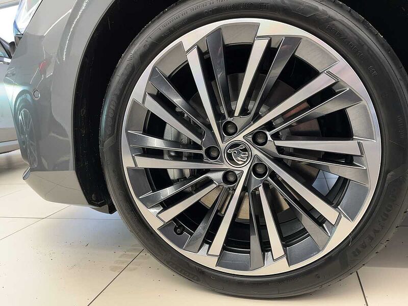 SKODA Superb 110kW 1.5 TSI iV 110 kW AHK ACC Navi W Selection