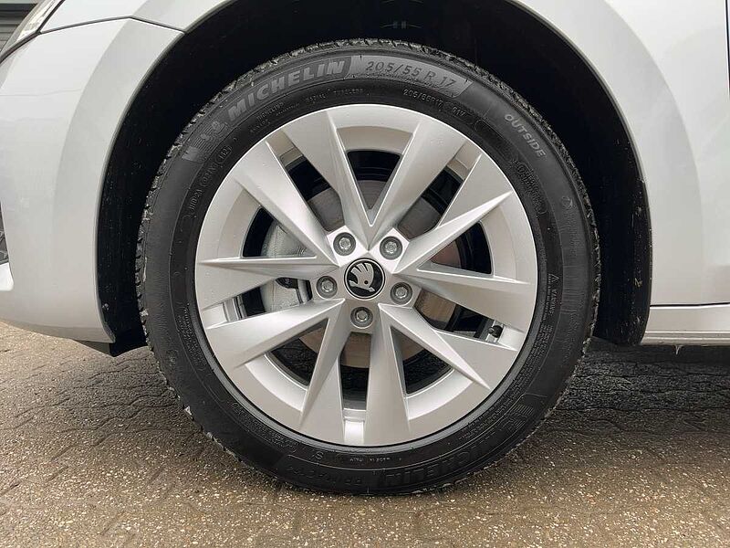 SKODA Octavia Combi 110kW 2.0 TDI Selection AHK Navi W
