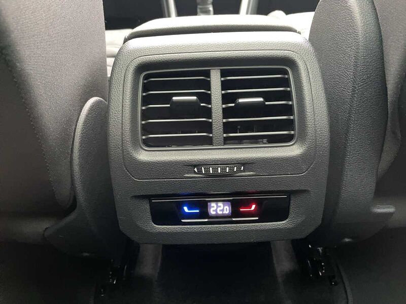 Volkswagen Touran 2.0 TDI BMT Highline AHK Navi ACC Virt Highline