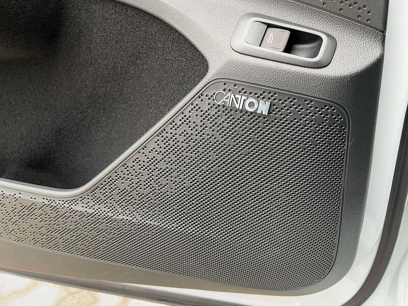 SKODA Enyaq RS Lounge AHK ACC LED Navi HUD Matrix 360