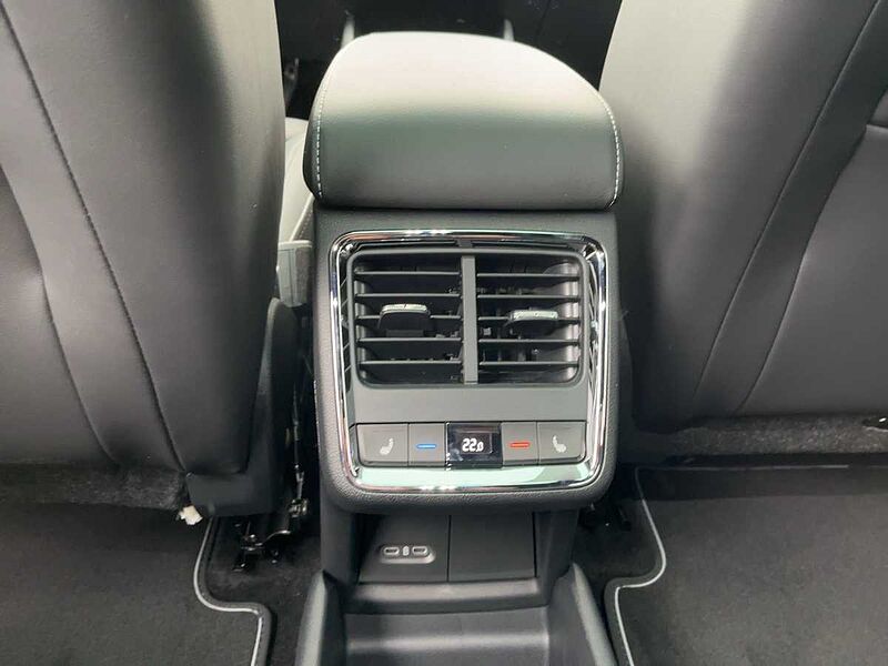 SKODA Enyaq RS Lounge AHK ACC LED Navi HUD Matrix 360