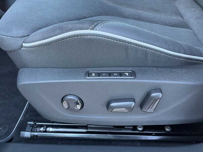 SKODA Enyaq 85 x 85x Sportline AHK ACC LED Navi HUD