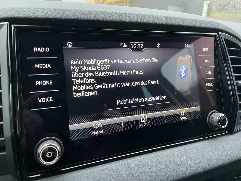 SKODA Karoq 1.5 TSI ACT Selection ACC Navi Virt LED