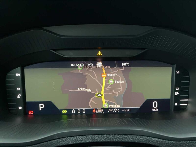 SKODA Karoq 1.5 TSI ACT Selection ACC Navi Virt LED