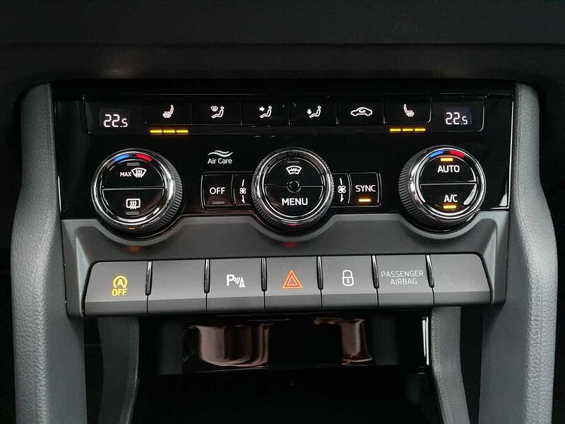 SKODA Karoq 1.5 TSI ACT Selection ACC Navi Virt LED