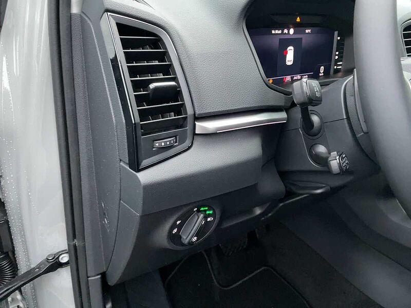 SKODA Karoq 1.5 TSI ACT Selection ACC Navi Virt LED