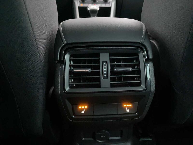 SKODA Karoq 1.5 TSI ACT Selection ACC Navi Virt LED