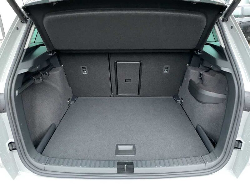 SKODA Karoq 1.5 TSI ACT Selection ACC Navi Virt LED