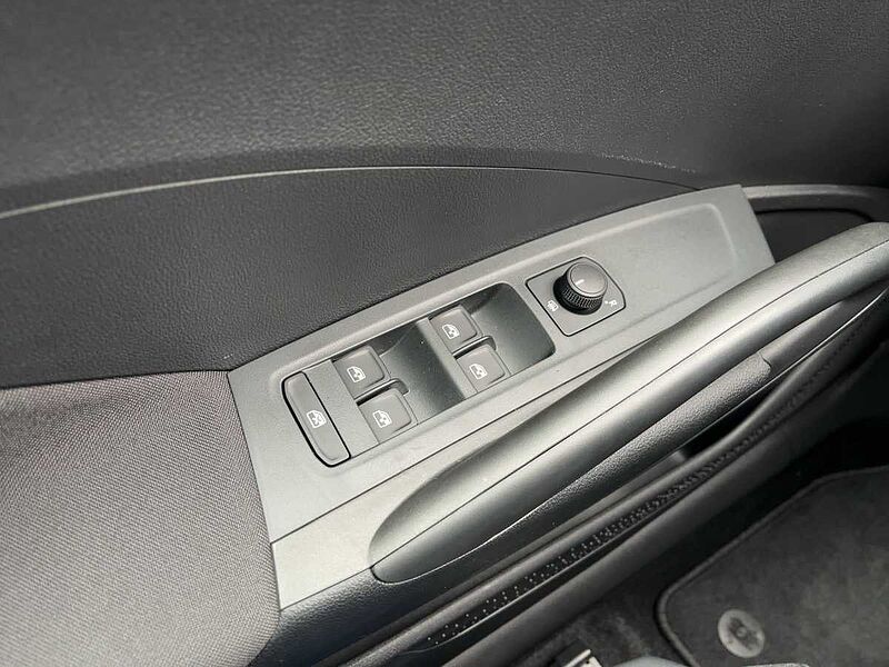 SKODA Fabia 1.0 TSI Selection LED PDC