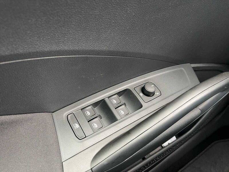 SKODA Fabia 1.0 TSI Selection LED PDC