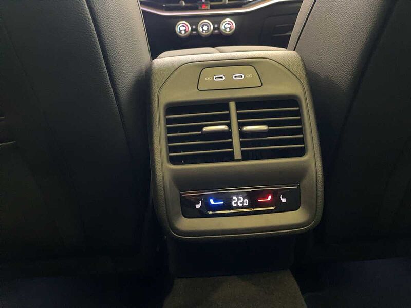 SKODA Superb Combi 2.0 TDI L&K AHK ACC Navi PDC W