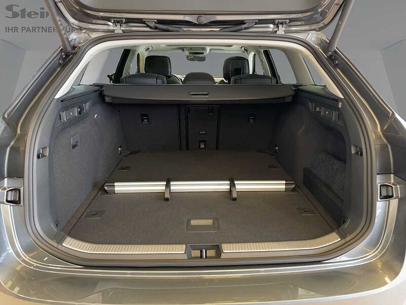 SKODA Superb Combi 2.0 TDI L&K AHK ACC Navi PDC W