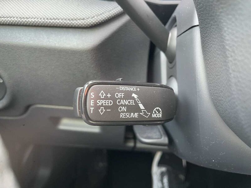 SKODA Fabia 1.0 TSI Selection ACC Navi Virt LED PDC