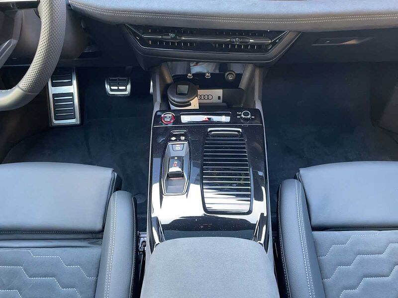 Audi A6 e-tron Avant performance W edition one grey