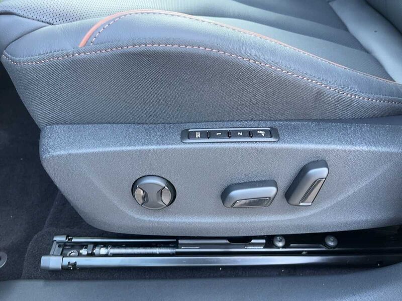 SKODA Enyaq 85 L&K AHK ACC LED Navi HUD Matrix Pano
