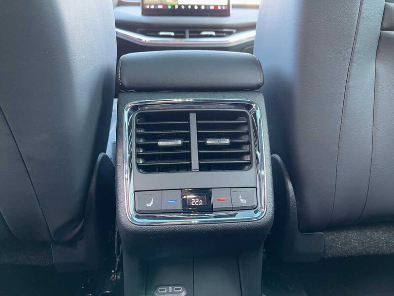 SKODA Enyaq 85 L&K AHK ACC LED Navi HUD Matrix Pano