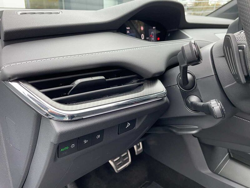 SKODA Enyaq 85 x 85x Sportline ACC LED Navi PDC Leder