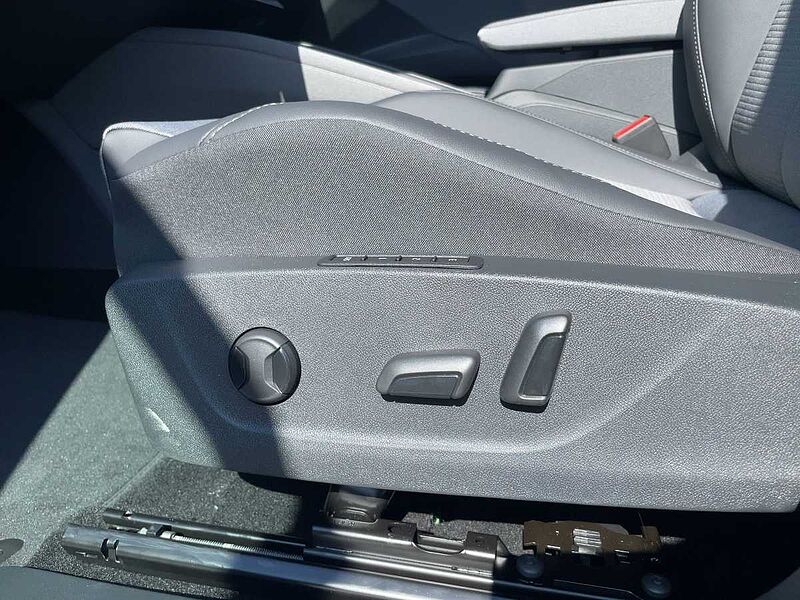 SKODA Enyaq 85 Loft AHK Navi ACC Virt LED PDC Leder
