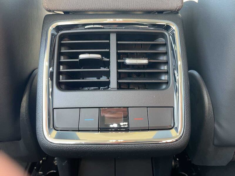 SKODA Enyaq 85 Loft AHK Navi ACC Virt LED PDC Leder