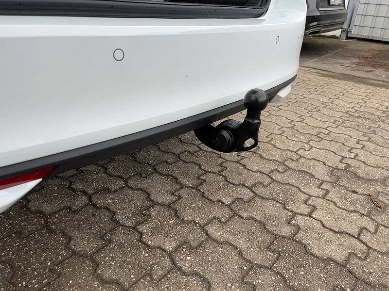 SKODA Octavia Combi 110kW 2.0 TDI Selection AHK ACC W