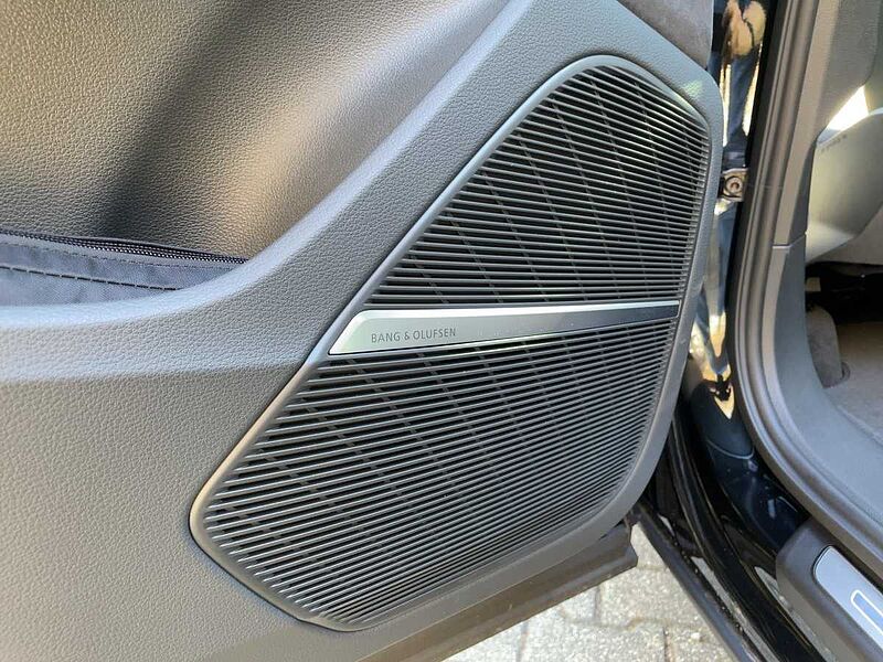 Audi Q7 SUV Sline 55 TFSIe AHK PANO B&O OLED