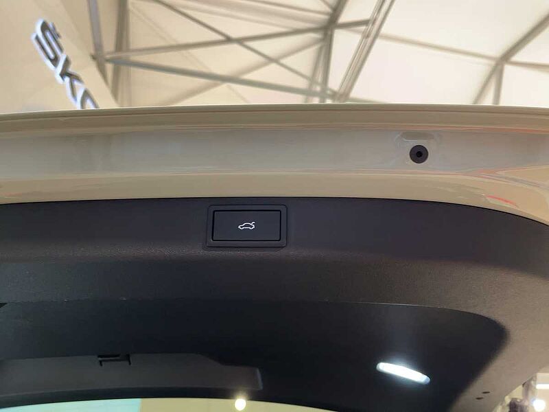 SKODA Elroq 85 Lodge Navi Virt LED PDC Kamera Alpha