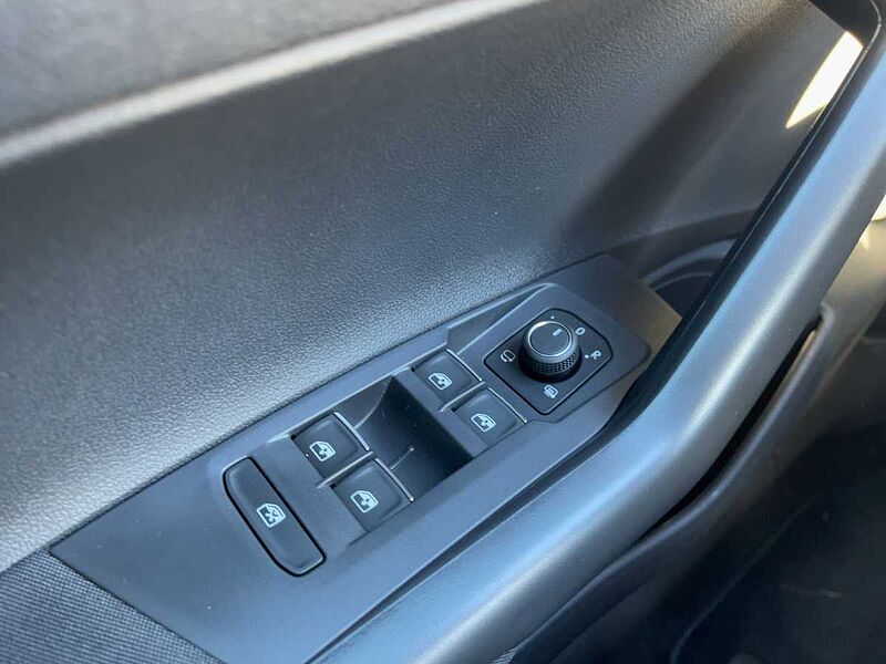 Volkswagen Polo R-Line 1.0 l TSI OPF DSG LED NAVI SHZ
