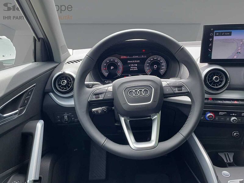 Audi Q2 advanced 35 TFSI S tronic AHK PANO LED SOUND