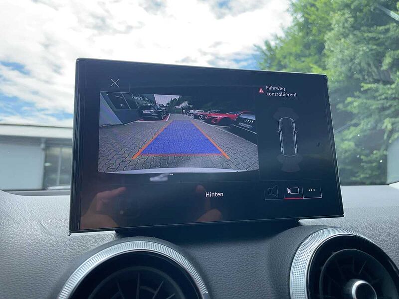 Audi Q2 advanced 35 TFSI S tronic AHK PANO LED SOUND
