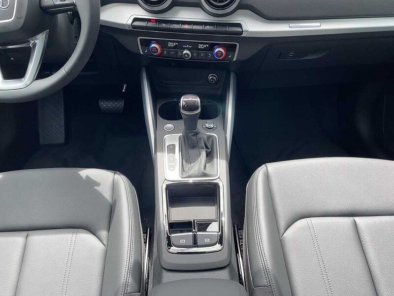 Audi Q2 advanced 35 TFSI S tronic AHK PANO LED SOUND
