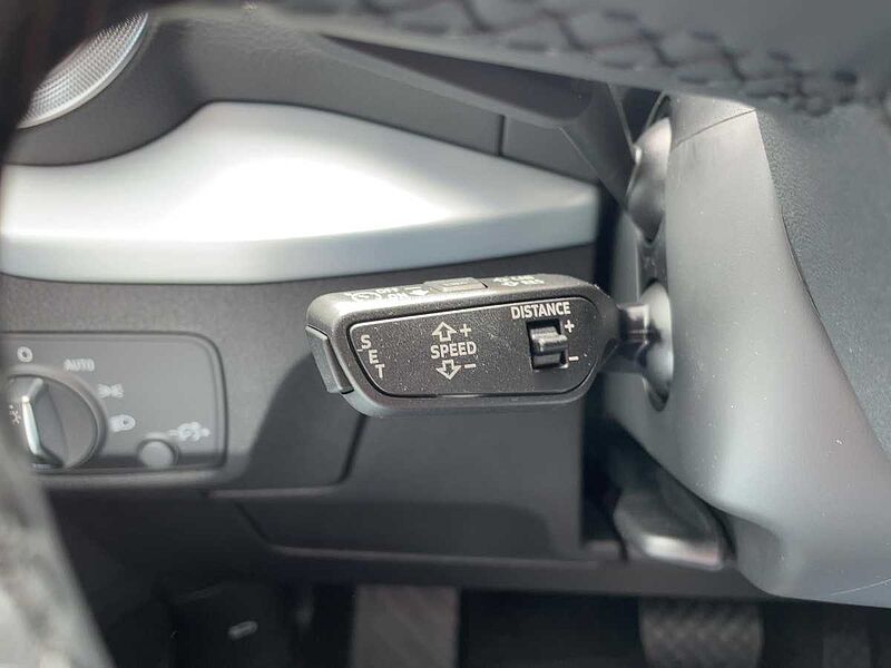 Audi Q2 advanced 35 TFSI S tronic AHK PANO LED SOUND