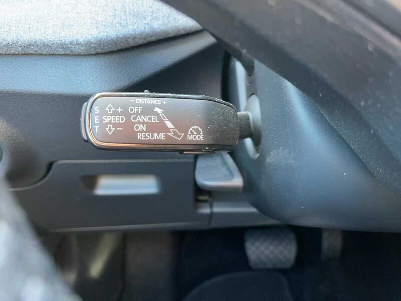 SKODA Kamiq 1.0 TSI Selection AHK Navi ACC Virt LED