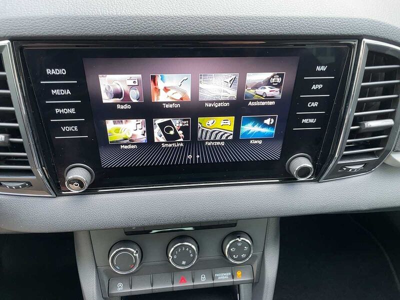SKODA Karoq 1.0 TSI Ambition AHK Navi LED PDC CarPlay
