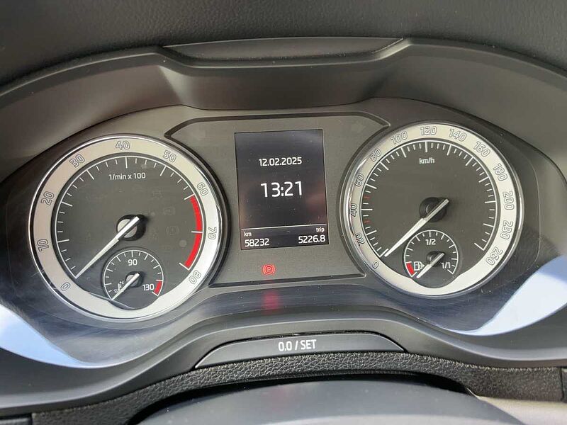 SKODA Karoq 1.0 TSI Ambition AHK Navi LED PDC CarPlay